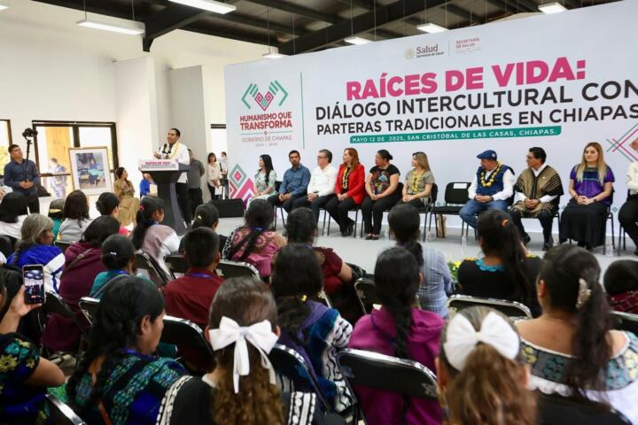 Eduardo Ramírez reconoce legado y compromiso de las parteras tradicionales de Chiapas