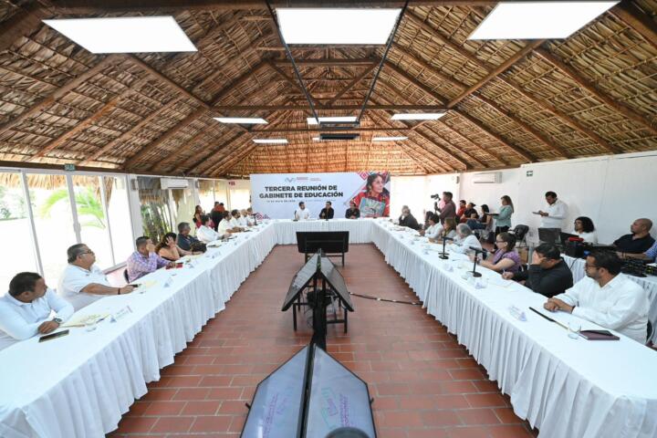 Eduardo Ramírez llama a redoblar esfuerzos para cumplir metas del programa Chiapas Puede