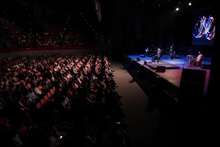Deleita Diego El Cigala con su música y espectáculo a la comunidad UNACH y la sociedad chiapaneca