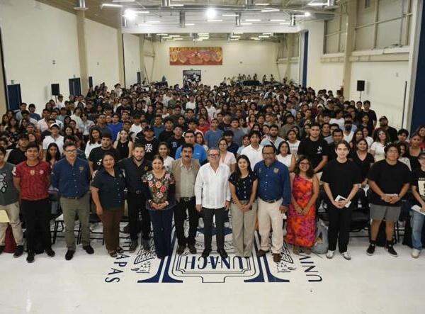 Benefician a estudiantes de la UNACH con la beca Jóvenes Escribiendo el Futuro