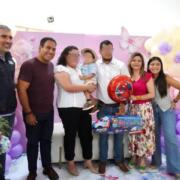 En el Día de las Madres, Eduardo Ramírez y Sofía Espinoza acompañan la integración de nuevas familias