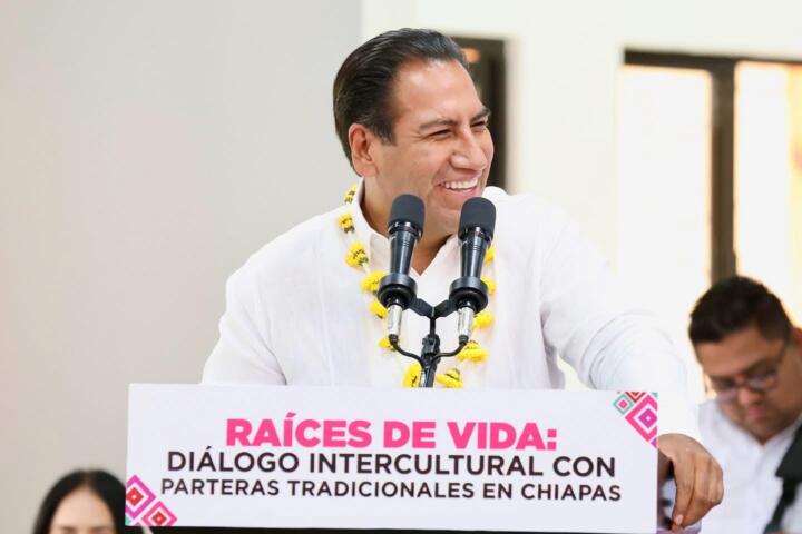Eduardo Ramírez reconoce legado y compromiso de las parteras tradicionales de Chiapas