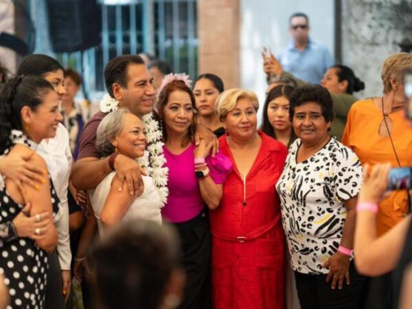 Eduardo Ramírez celebra con las madres de Tuxtla y reafirma su compromiso con el bienestar de las mujeres