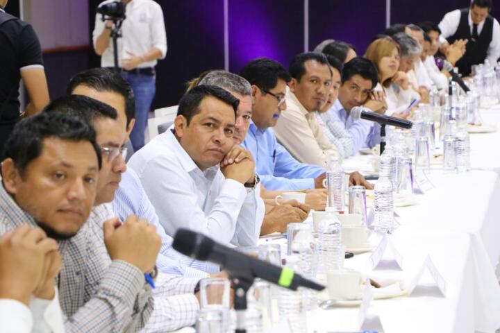 Se comprometen alcaldes a sumar más alfabetizadores para levantar, municipio por municipio, la bandera blanca contra el analfabetismo en Chiapas