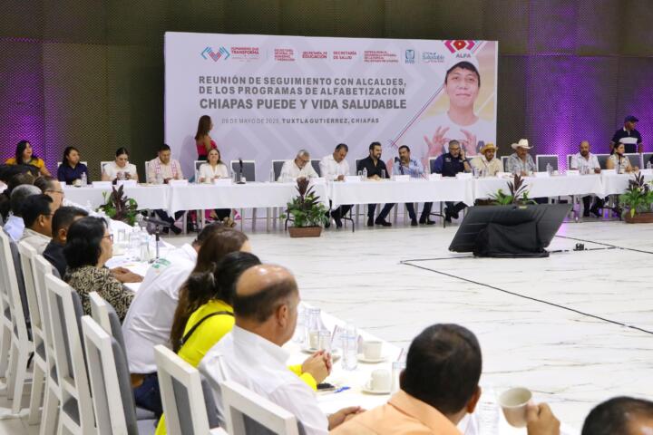 Se comprometen alcaldes a sumar más alfabetizadores para levantar, municipio por municipio, la bandera blanca contra el analfabetismo en Chiapas
