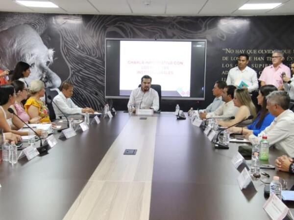 Encabeza Roger Mandujano reunión con integrantes del Sector Estratégico de Planeación de Educación