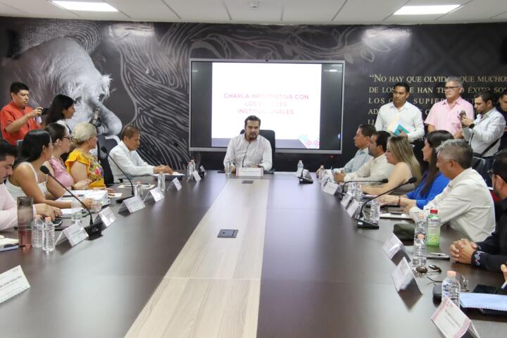 Encabeza Roger Mandujano reunión con integrantes del Sector Estratégico de Planeación de Educación