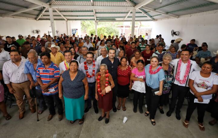 Secretario de Educación y director del Icheja entregan Beca "Rosario Castellanos" a 189 personas en Chiapa de Corzo