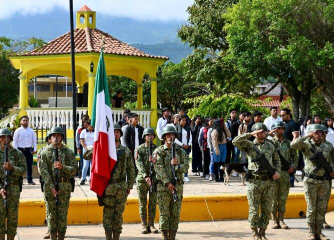 Realizan conmemoración del Día de la Bandera