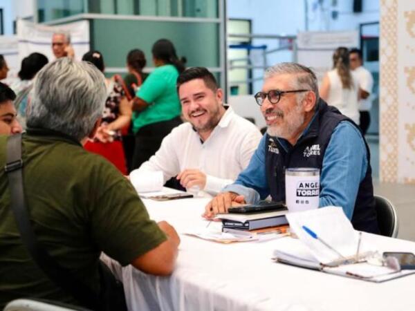 Angel Torres impulsa la democracia participativa con el programa "Lunes del Pueblo"