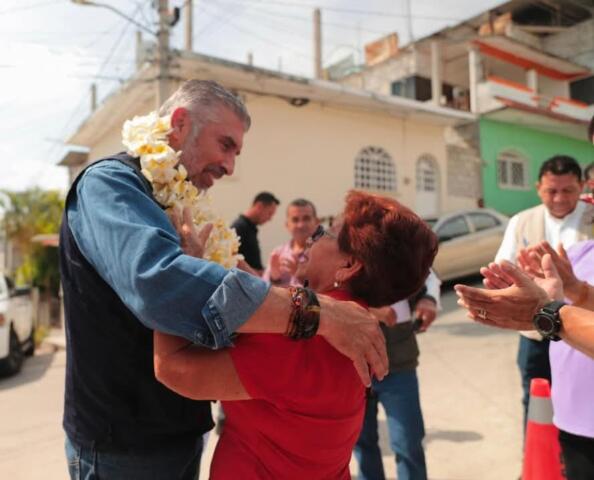 Iniciamos una calle más en beneficio de familias de Altos del Sur: Angel Torres