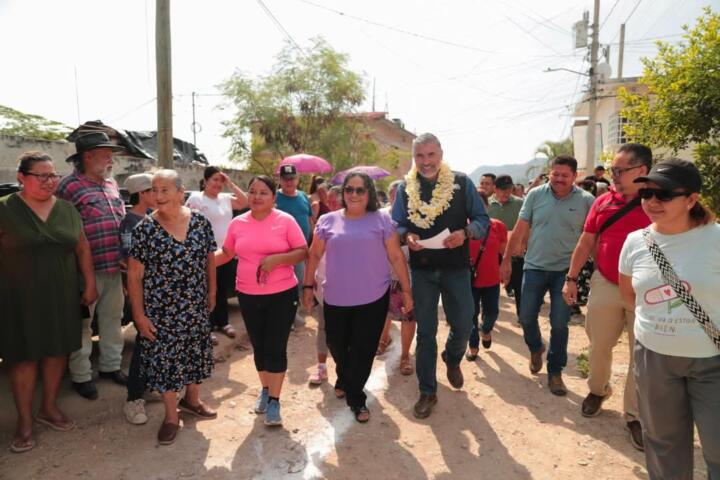 Iniciamos una calle más en beneficio de familias de Altos del Sur: Angel Torres