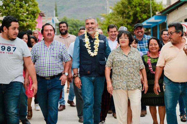 Inaugura Angel Torres pavimentación de la calle Jaspe en Jardines del Pedregal