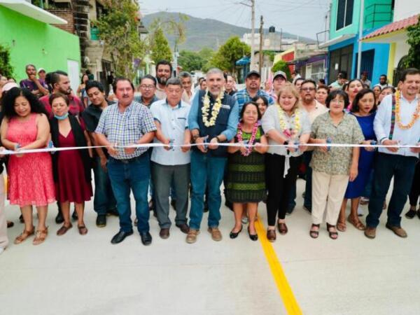 Inaugura Angel Torres pavimentación de la calle Jaspe en Jardines del Pedregal