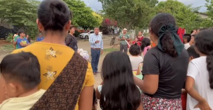 Javier Jiménez visita comunidades del distrito XVI por el Día de la Niñez