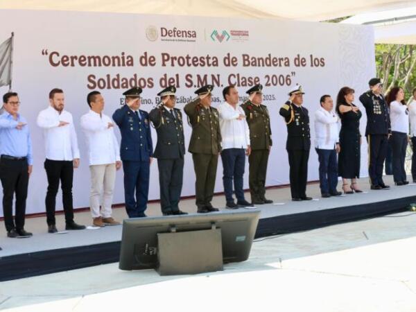 Eduardo Ramírez asistió a Ceremonia de Toma de Protesta de Bandera de los Soldados del SMN, Clase 2006