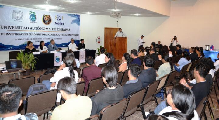 Estudiantes del CISCyC-UNACH presentan proyectos de investigación