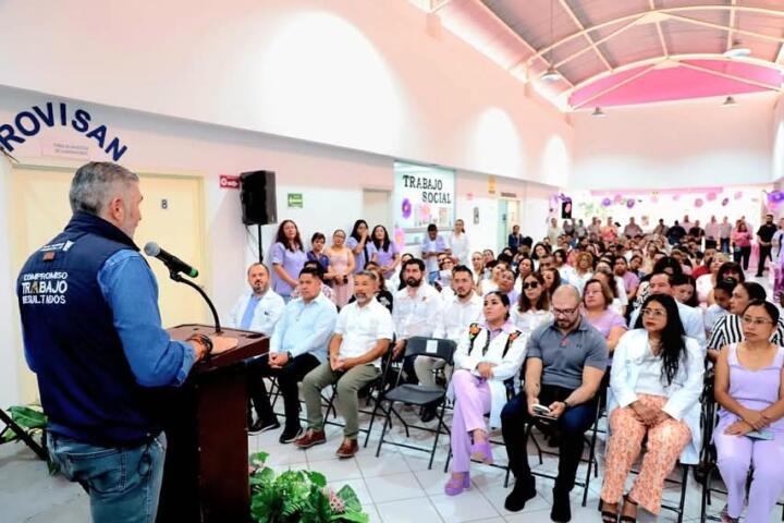 Lanza Angel Torres campaña gratuita en la Clínica de Diagnóstico de la Mujer Oriente
