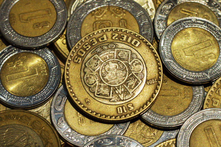 El peso mexicano cierra con fuerza y el dólar toca su nivel más bajo en siete meses El peso mexicano cierra con fuerza y el dólar toca su nivel más bajo en siete meses
