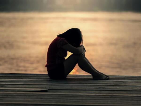 Expertos alertan sobre el impacto psicológico de la soledad en la juventud