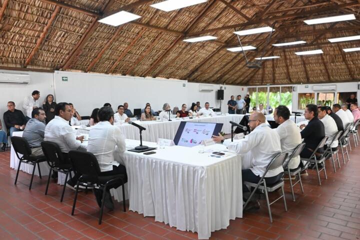 Junto al Gabinete de Educación, Eduardo Ramírez analiza avances del programa Chiapas Puede