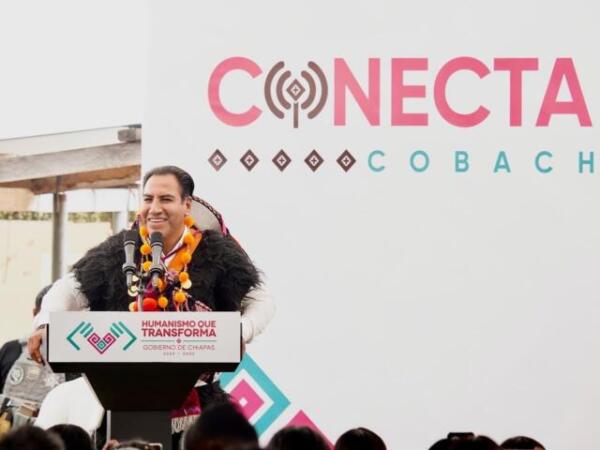 Eduardo Ramírez entrega equipo tecnológico y lleva Internet a planteles del Cobach de la Zona Altos