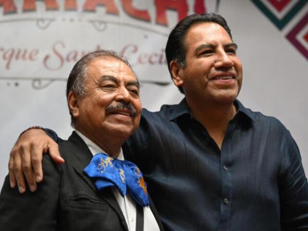 ¡Que viva el mariachi!: Eduardo Ramírez visita el Parque de Santa Cecilia