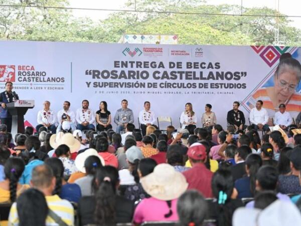 Eduardo Ramírez entrega becas y supervisa círculos de estudio en La Trinitaria y Las Rosas