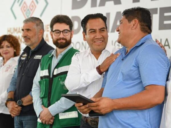 Eduardo Ramírez reconoce a donantes altruistas y promotores de la donación de sangre