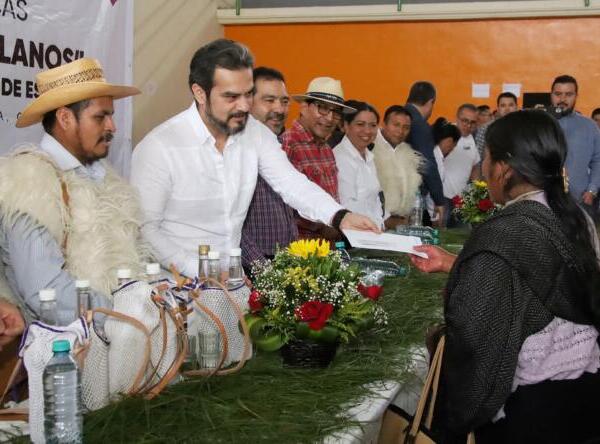 Beneficiarios de Larráinzar, Chamula y Zinacantán reciben la Beca Rosario Castellanos