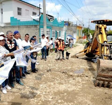 Familias de El Jobo y Alianza Campesina atestiguan arranque de obras viales en Tuxtla