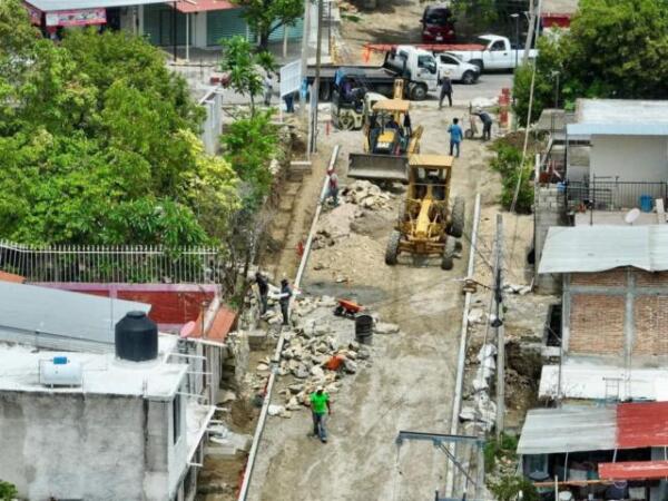 Avanza pavimentación integral de una calle más en la colonia Francisco I. Madero