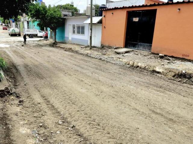 Avanza pavimentación integral de una calle más en la colonia Francisco I. Madero