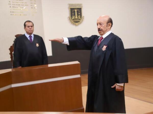 Toman protesta a nuevo integrante del Pleno de Distrito del Poder Judicial