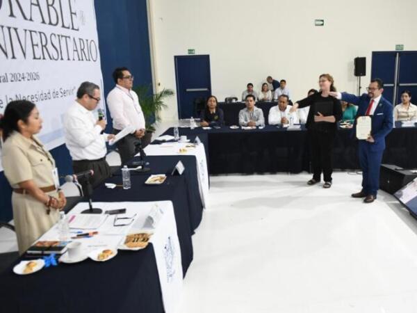 Aprueba Consejo Universitario de la UNACH entregar el Doctorado Honoris Causa a Javier Espinoza Mandujano y Carlos Navarrete Cáceres