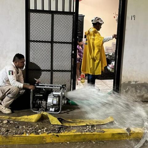 Angel Torres encabeza brigadas de atención en zonas afectadas en Tuxtla