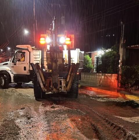 Angel Torres encabeza brigadas de atención en zonas afectadas en Tuxtla