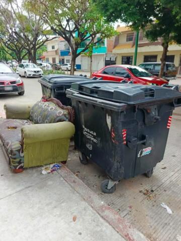Invita Ayuntamiento de Tuxtla a no tirar sillones, colchones o muebles, en contenedores