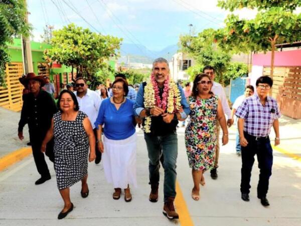 Inaugura Angel Torres una calle digna, segura y funcional, en La Misión