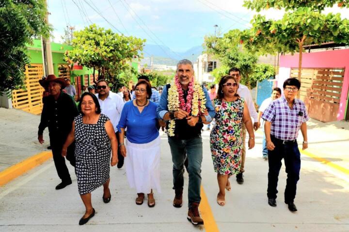 Inaugura Angel Torres una calle digna, segura y funcional, en La Misión