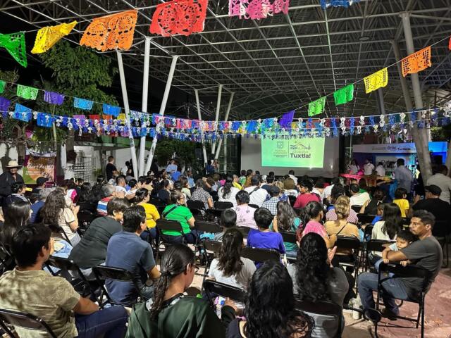 Llega a Terán con gran éxito ¡Qué Viva el Cine Marimba!, en Tuxtla