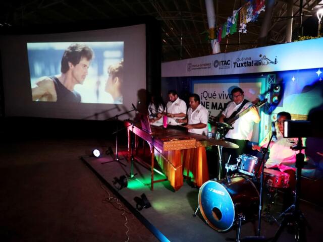 Llega a Terán con gran éxito ¡Qué Viva el Cine Marimba!, en Tuxtla