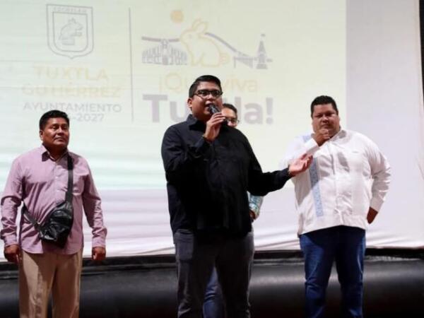 Llega a Terán con gran éxito ¡Qué Viva el Cine Marimba!, en Tuxtla