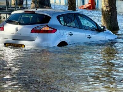¿Se inundó el motor de tu coche? Esto puedes hacer para evitar daños graves