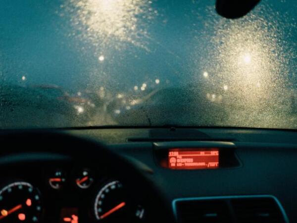 Así puedes evitar que se empañen los vidrios de tu auto en temporada de lluvias