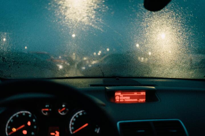 Así puedes evitar que se empañen los vidrios de tu auto en temporada de lluvias Así puedes evitar que se empañen los vidrios de tu auto en temporada de lluvias