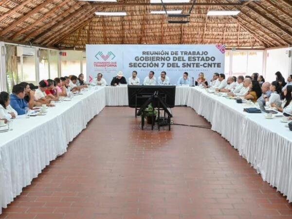 Eduardo Ramírez fortalece diálogo con maestras y maestros de la Sección 7 del SNTE-CNTE