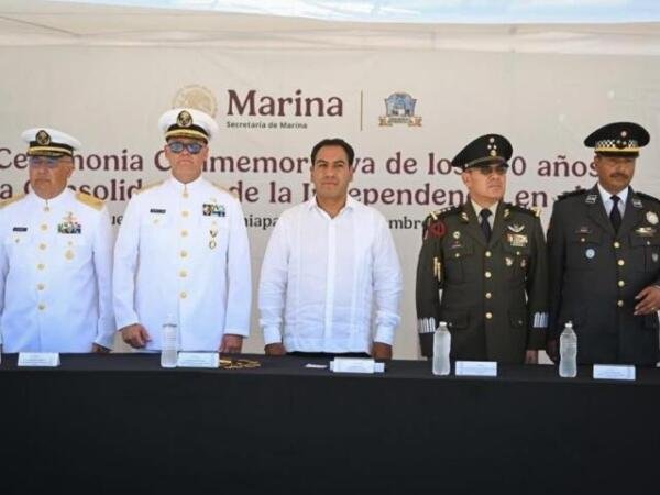 En Puerto Chiapas, Eduardo Ramírez participa en ceremonia por los 200 años de la Independencia en el Mar