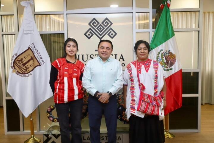 Juan Carlos Moreno Guillén reconoce labor de artesanas en la preservación del patrimonio cultural
