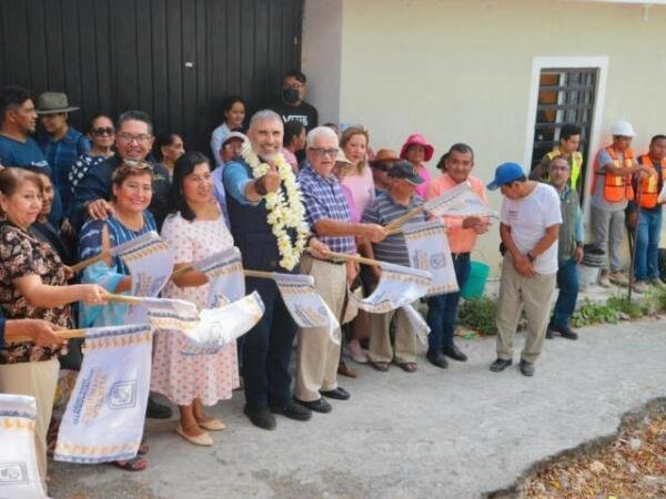 Angel Torres da inicio a obras integrales de drenaje, agua potable y alumbrado público, en la colonia Potinaspak